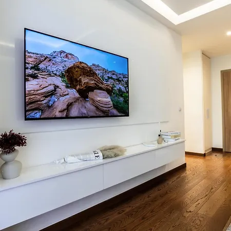 Bw Lux River View Belgrade