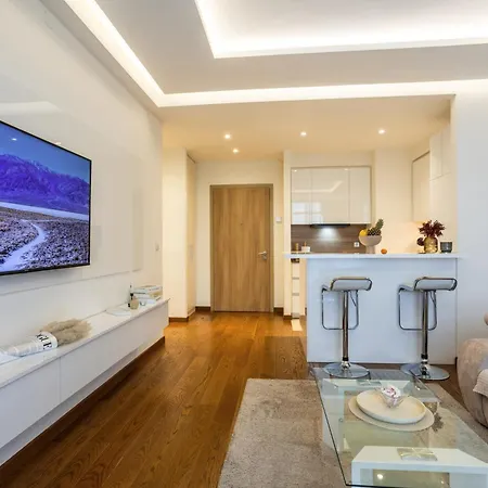 Bw Lux River View Apartment *