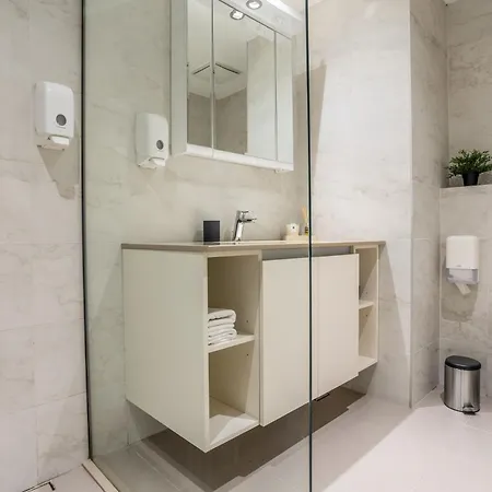 Bw Lux River View Apartment